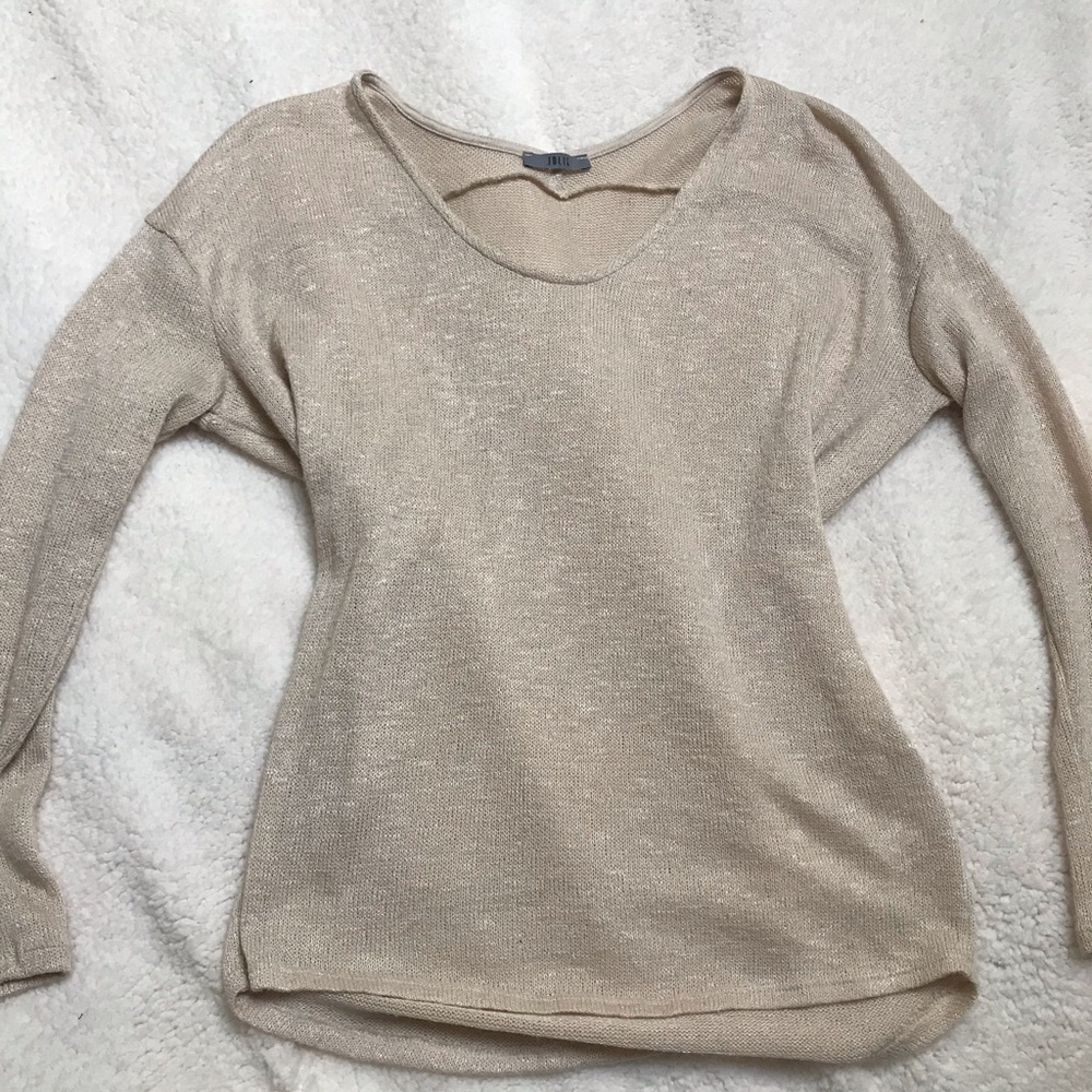 Light weight sweater